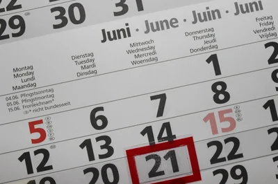 Découvrez le calendrier de paye 2025 de Julien Delmas pour optimiser vos finances en 2026