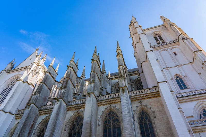 Combien coûte la pose d’une enseigne à Nantes ?