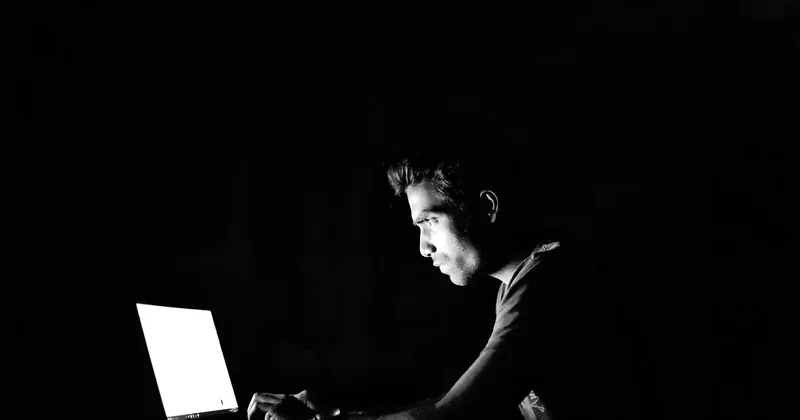 Réinitialiser son mot de passe : délais, expéditeur, et le cas du mail obsolète